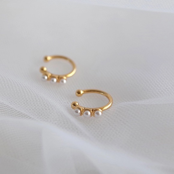 MIA ✨ Gold Pearl Ear Cuffs Dainty Minimalist - Picture 4 of 5